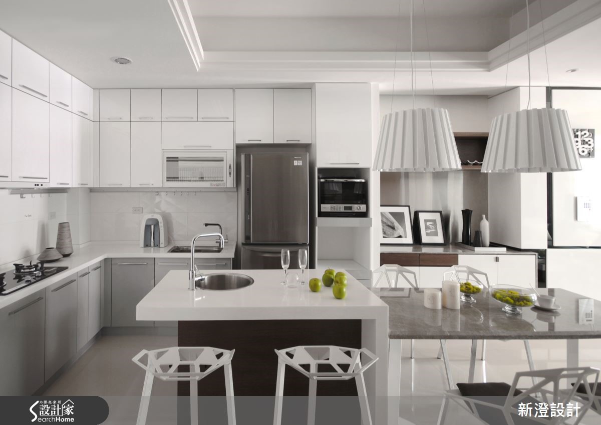 52 坪的居所，在設計師規畫之下，以現代風為底調，給